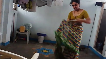 अपनी प्रेमिका के ऋण के लिए सेक्सी पिक्चर मूवी फुल एचडी बेच दिया