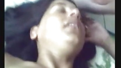 एक आदमी फुल सेक्सी फिल्म का वीडियो समुद्र तट पर अपनी पत्नी fistite है