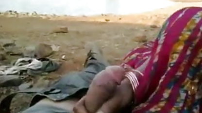 युवा लड़की के सेक्सी पंजाबी फुल मूवी मुंह में एक बुजुर्ग किसान सड़क पर घास में