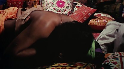 लड़की शौचालय में एक बड़ा turd है । फुल सेक्स करते हुए फिल्म