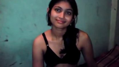 बया बिस्तर में 20 वर्षीय सौतेली फुल एचडी में बीएफ सेक्सी बेटी जाग
